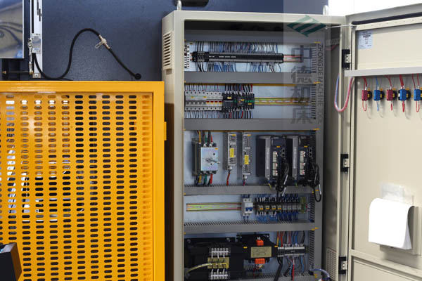 ZDPE10025-ESTUN原廠(chǎng)適配電氣箱總成，抗干擾能力強(qiáng)，電氣運(yùn)行穩(wěn)定.jpg